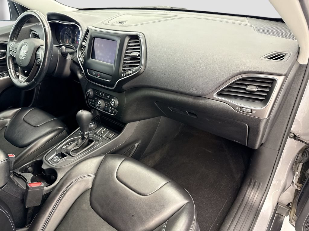 Used 2019 Jeep Cherokee Latitude Plus w/ Comfort/Convenience Group AWD/4WD image 15