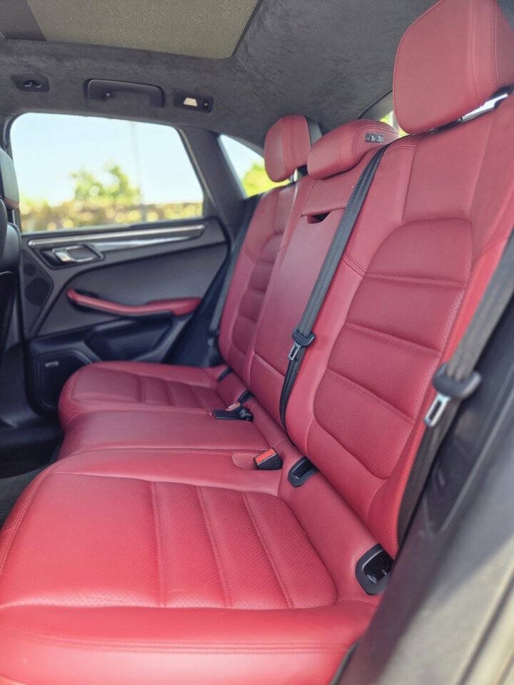 Used 2016 Porsche Macan Turbo AWD/4WD image 19