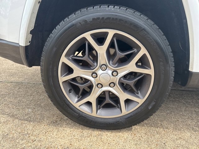 Used 2018 Jeep Grand Cherokee Limited image 32