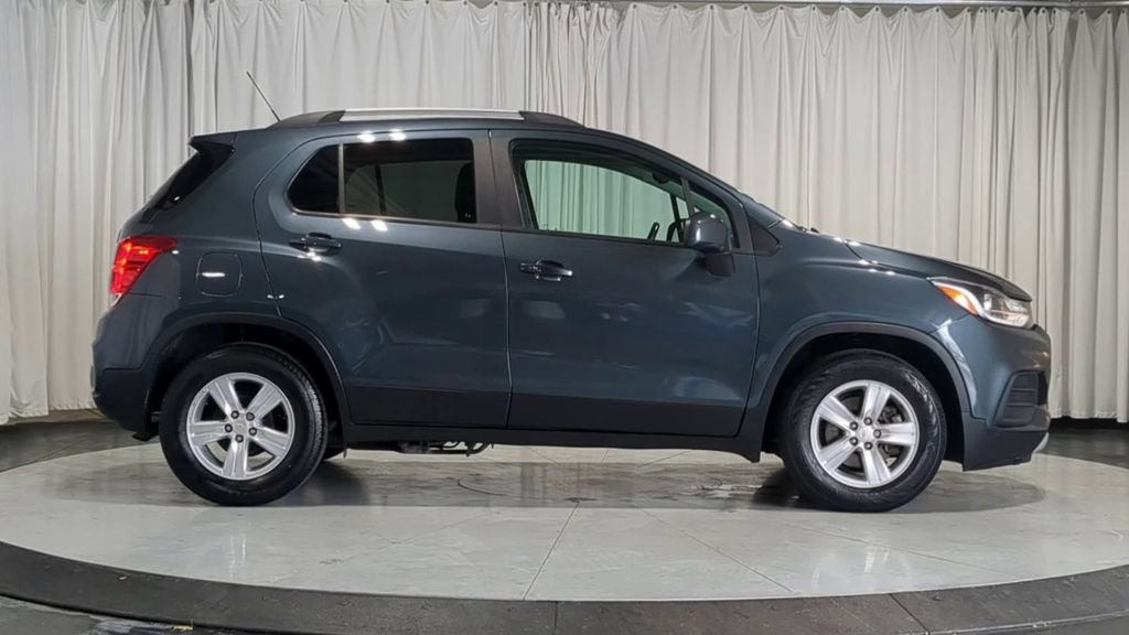 Used 2021 Chevrolet Trax LT w/ Driver Confidence Package FWD image 11
