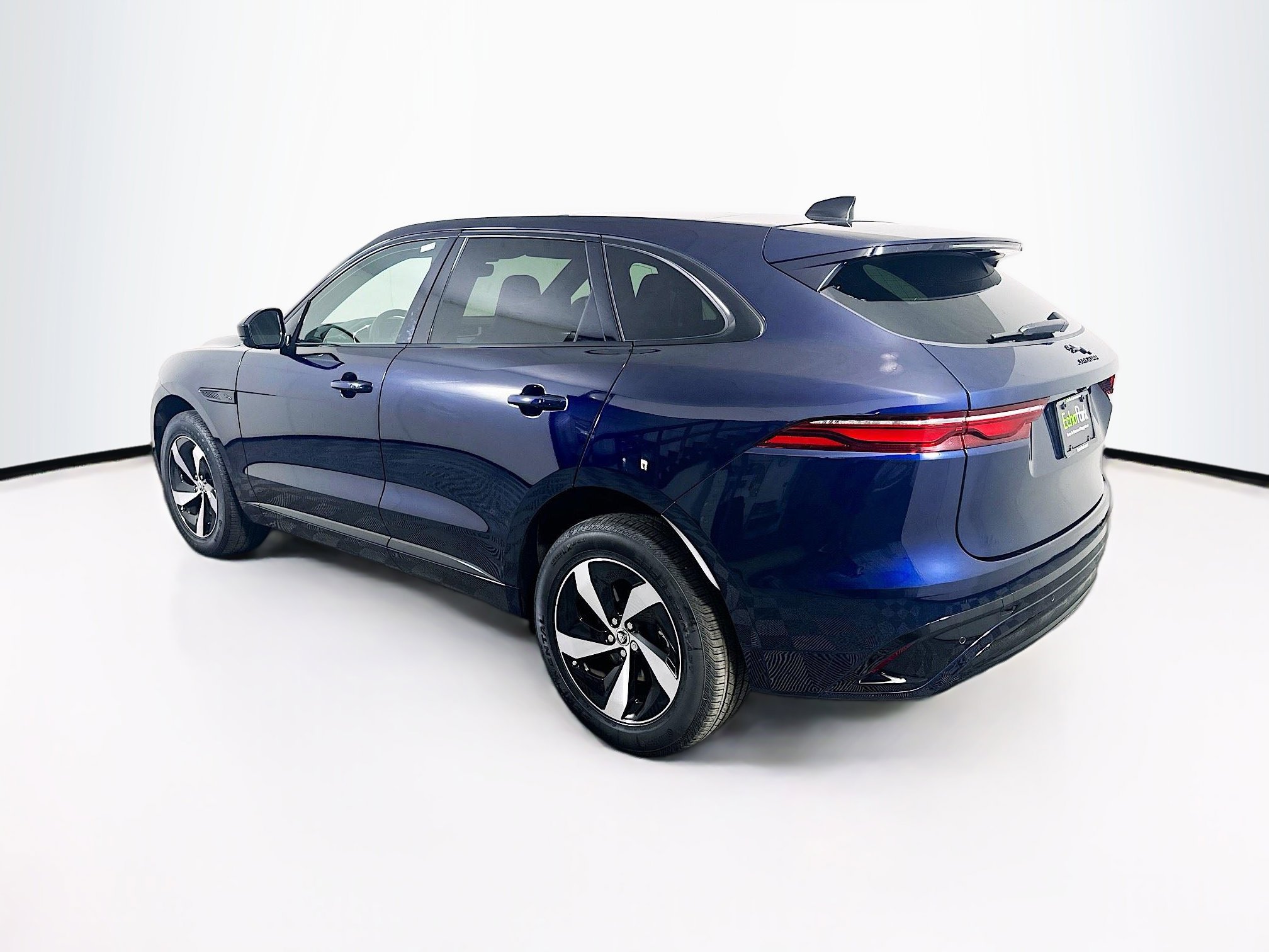 Used 2025 Jaguar F-PACE R-Dynamic S image 5