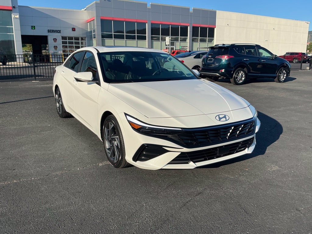 Certified 2026 Hyundai Elantra Limited FWD image 3