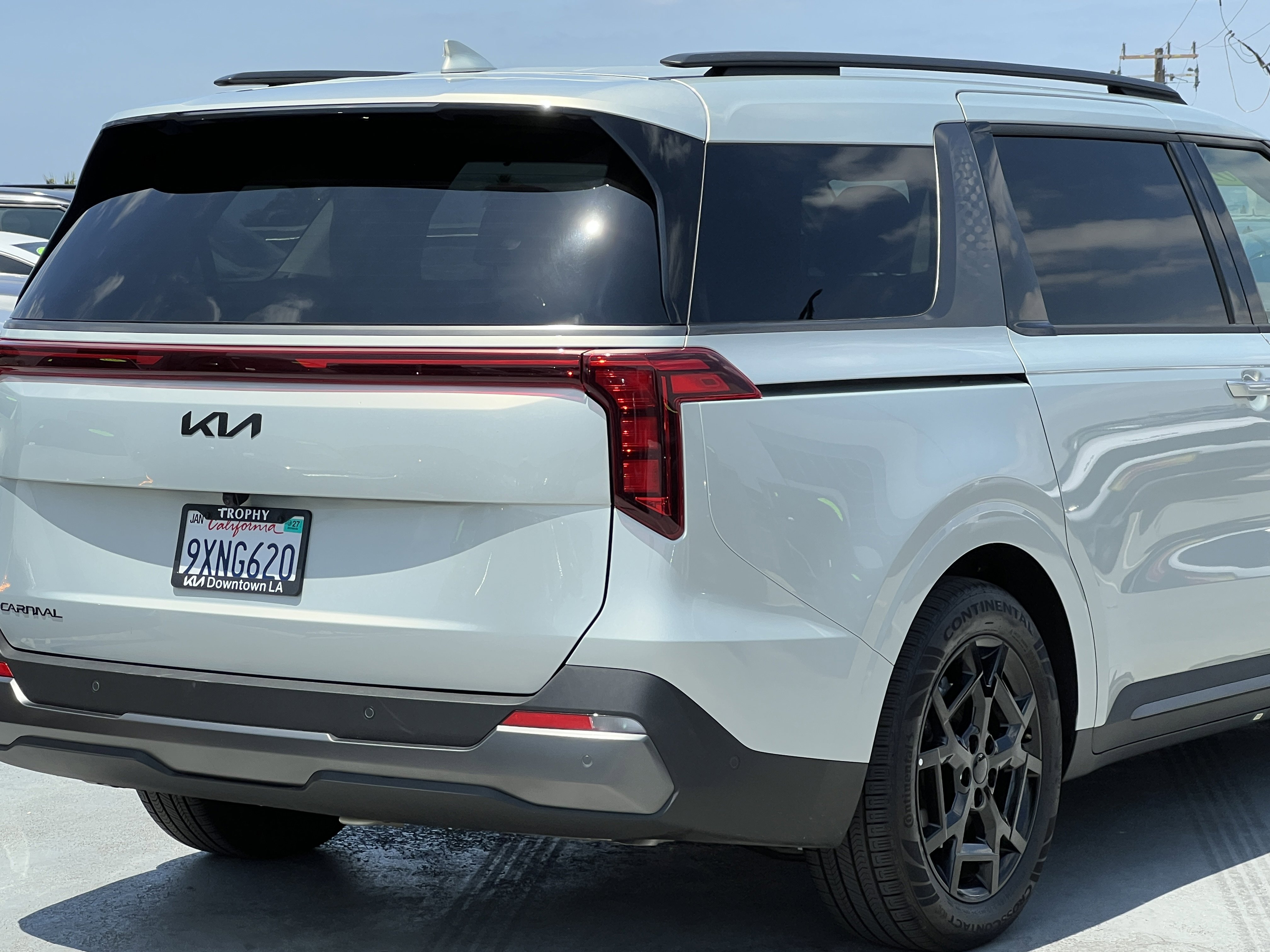 Certified 2026 Kia Carnival SX w/ SX Dark Edition Package FWD image 8