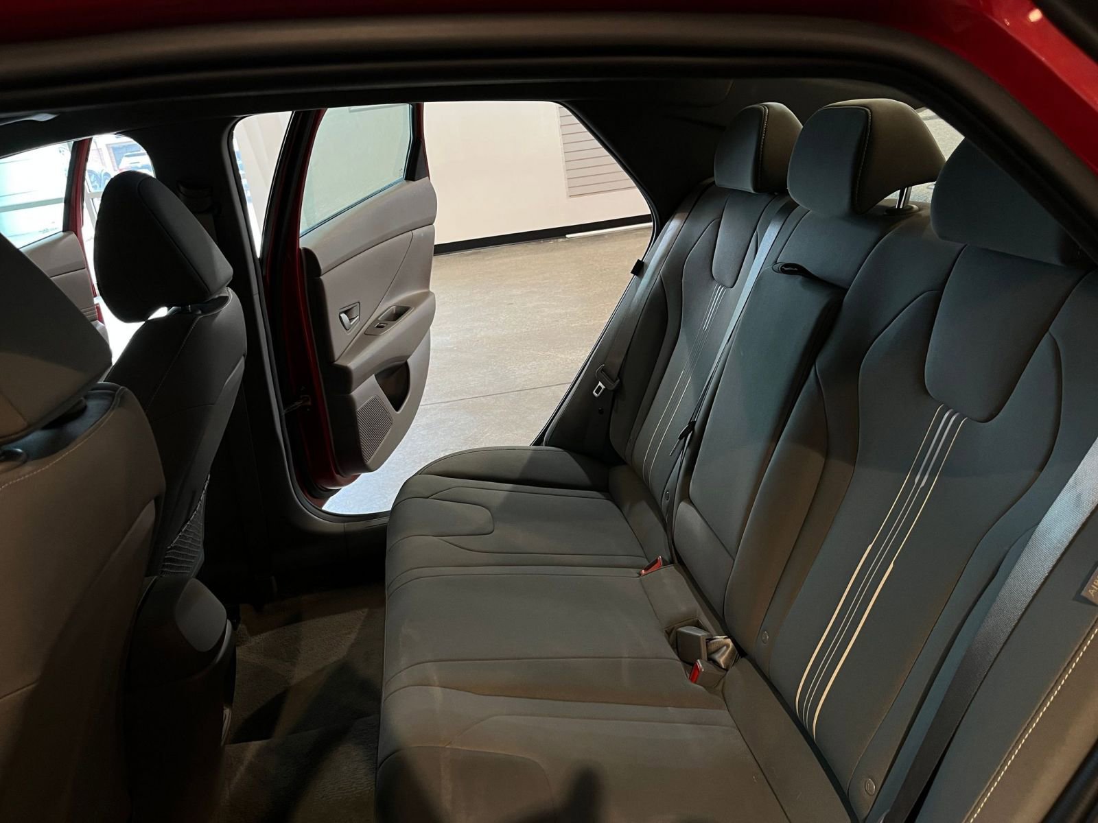 Used 2025 Hyundai Elantra SEL image 40
