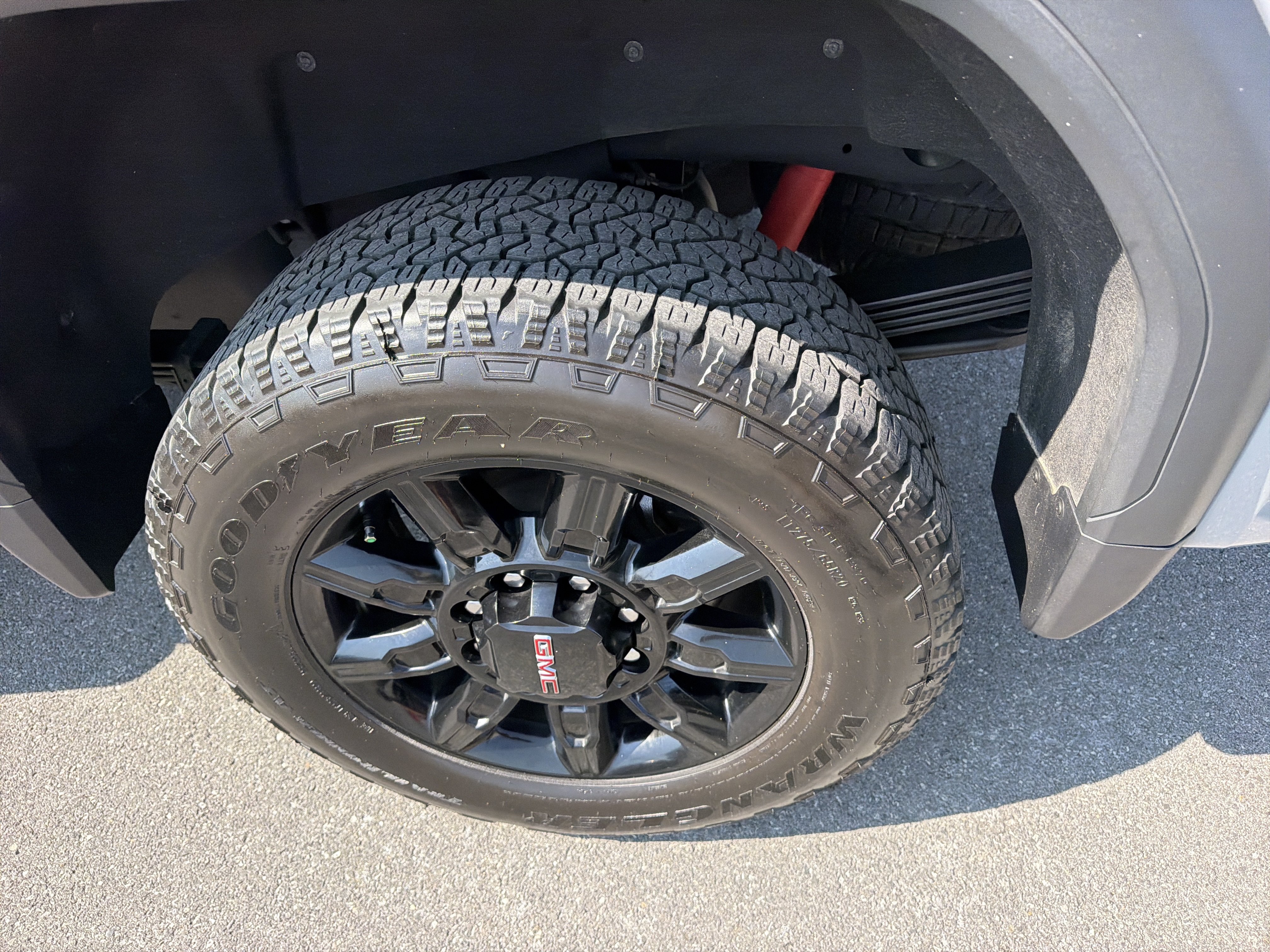 Used 2025 GMC Sierra 2500 AT4 w/ AT4 Premium Plus Package AWD/4WD image 10