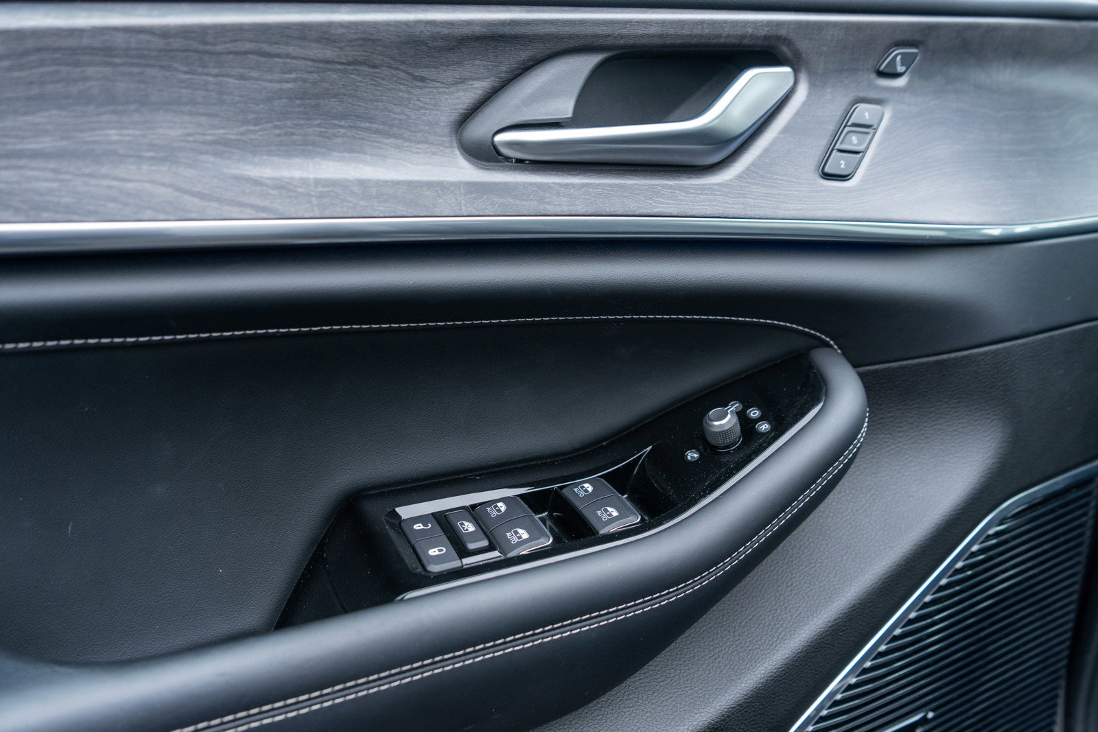 Used 2022 Jeep Grand Cherokee L Overland w/ Luxury Tech Group IV image 15