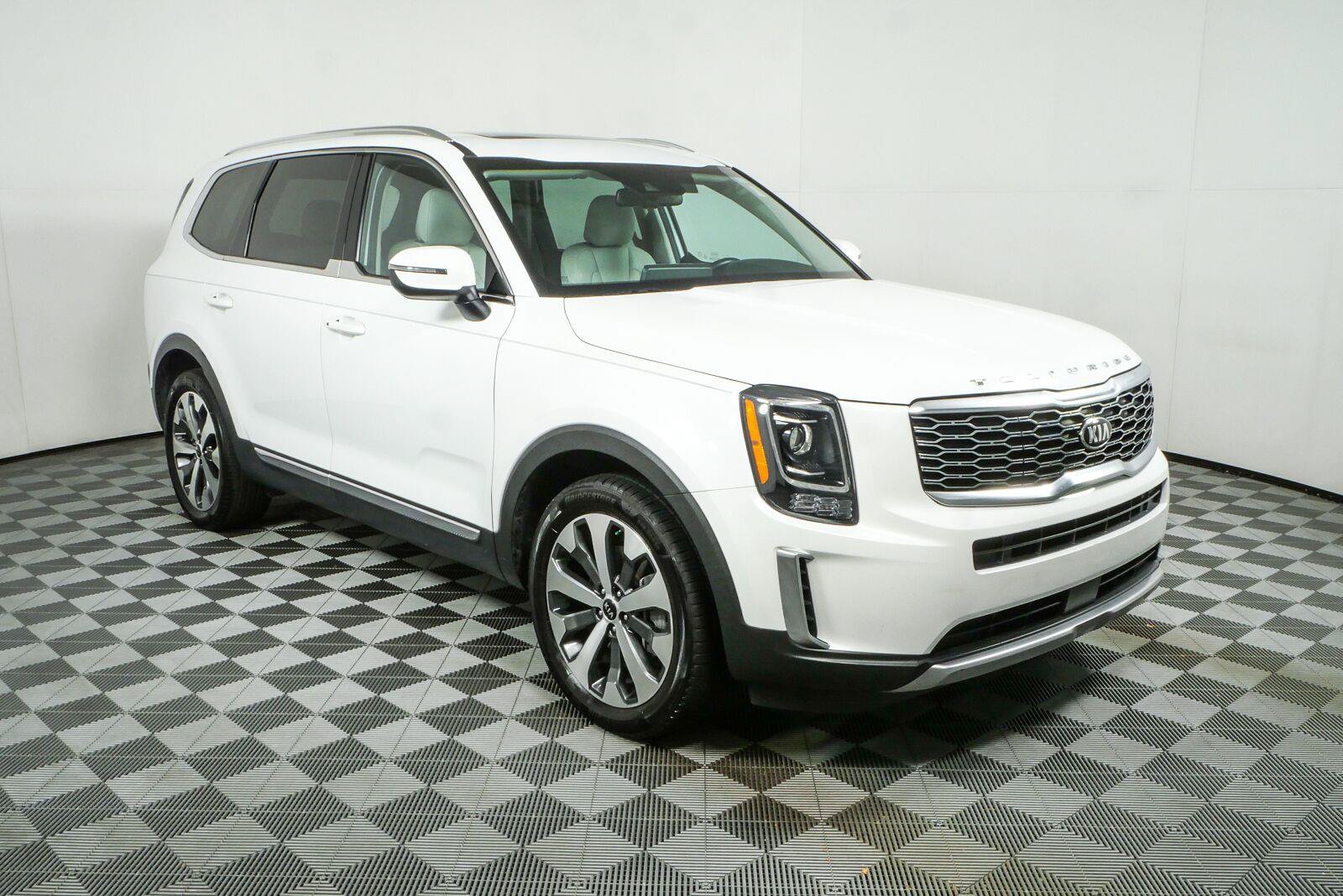 Used 2020 Kia Telluride EX w/ EX Premium Package FWD image 1