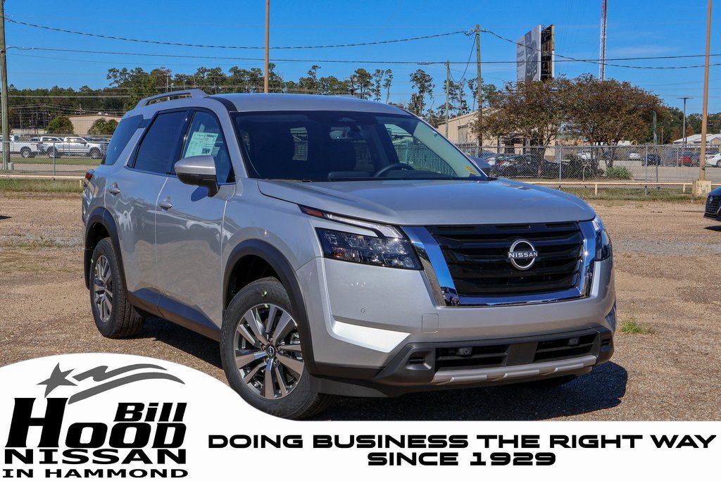 New 2025 Nissan Pathfinder SL image 1
