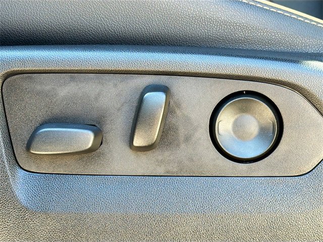 Used 2022 GMC Yukon XL AT4 image 27