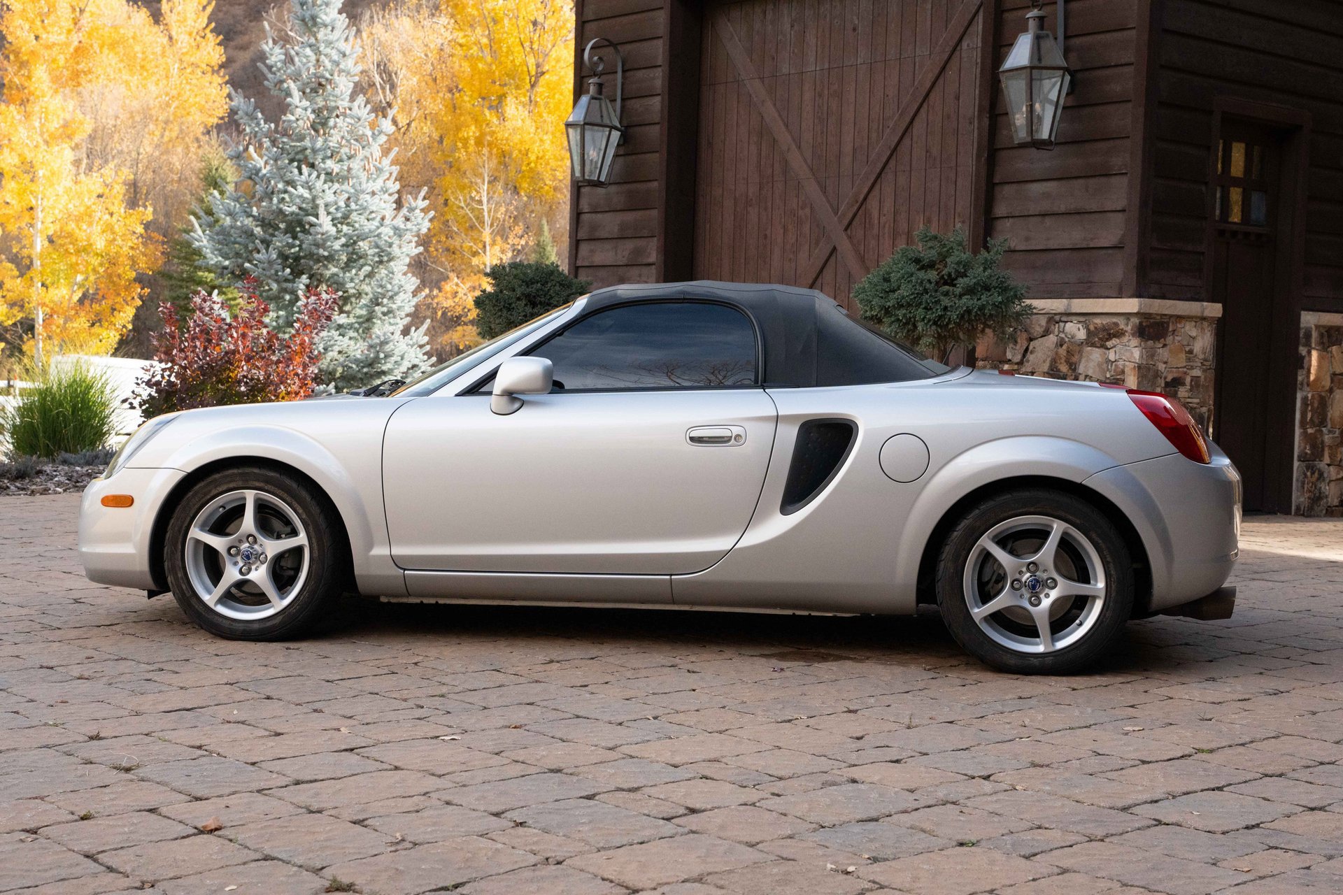 Used 2001 Toyota MR2 image 6