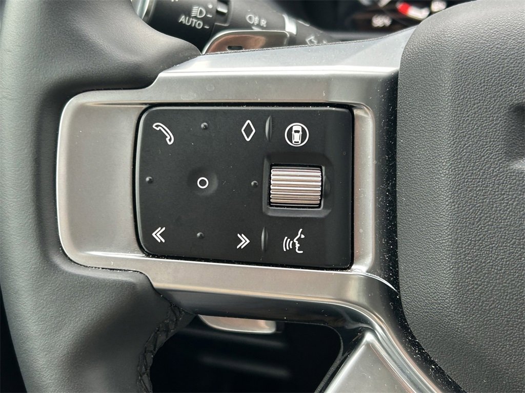 Used 2024 Land Rover Discovery S image 42