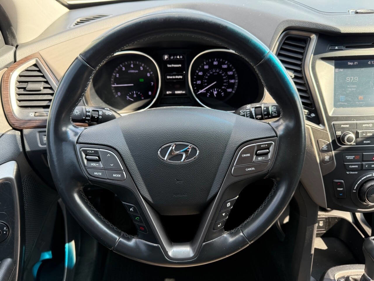 Used 2017 Hyundai Santa Fe Sport image 17