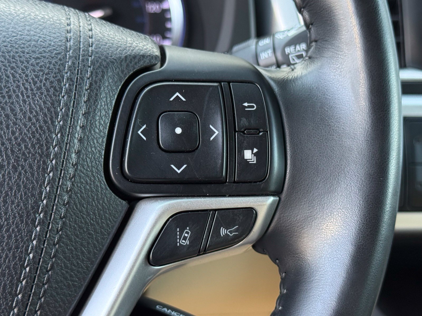 Used 2018 Toyota Highlander XLE FWD image 30