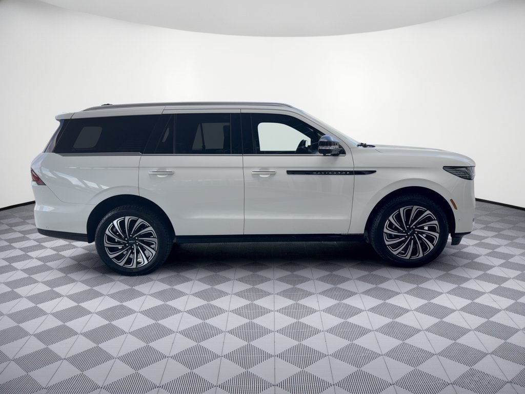Used 2025 Lincoln Navigator Black Label AWD/4WD image 8