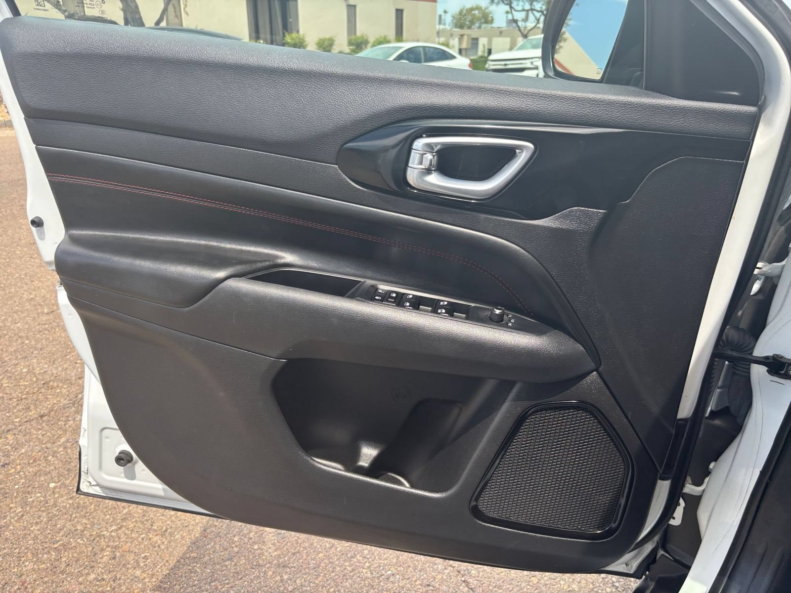 Used 2025 Jeep Compass Trailhawk AWD/4WD image 18