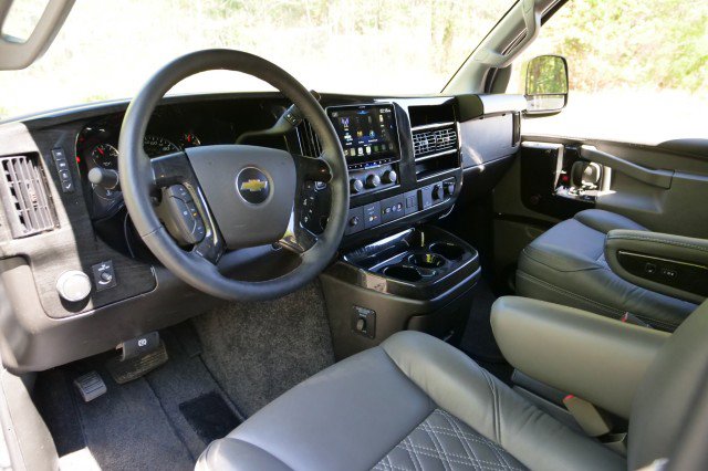 Used 2025 Chevrolet Express 2500 w/ Driver Convenience Package image 2