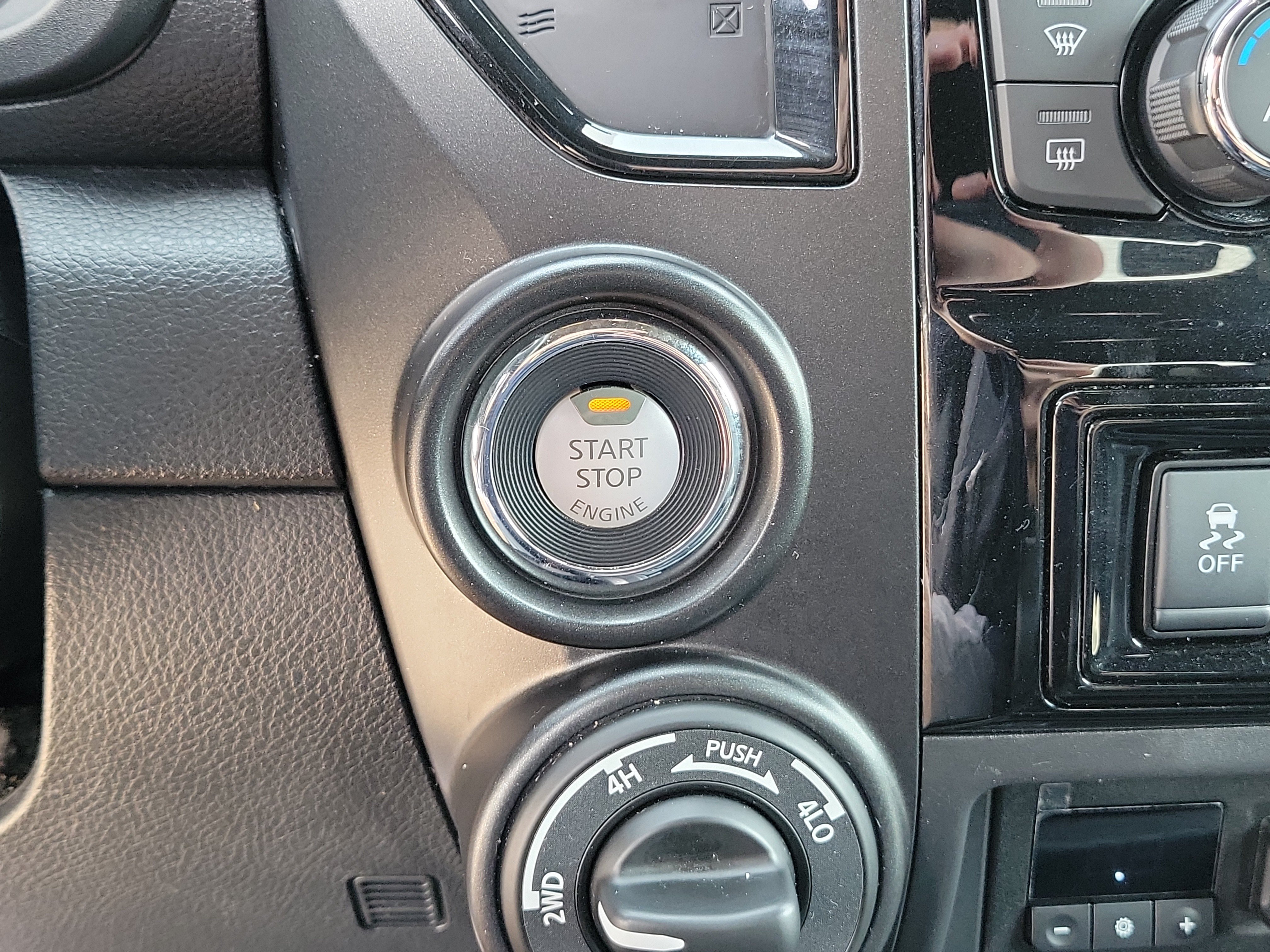 Used 2022 Nissan Titan PRO-4X w/ Pro-4x Convenience Package AWD/4WD image 29