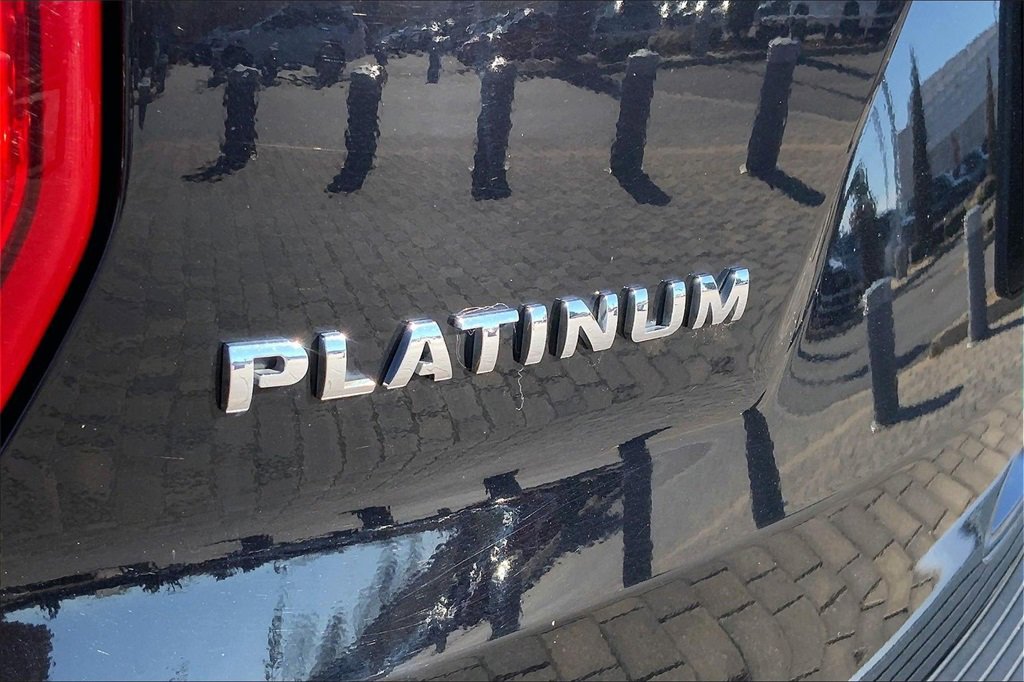 Used 2018 Ford Explorer Platinum image 23