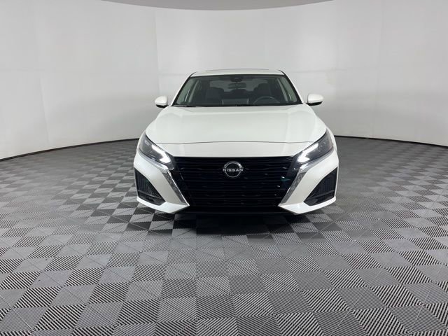 Used 2023 Nissan Altima 2.5 SV w/ SV Premium Package image 3