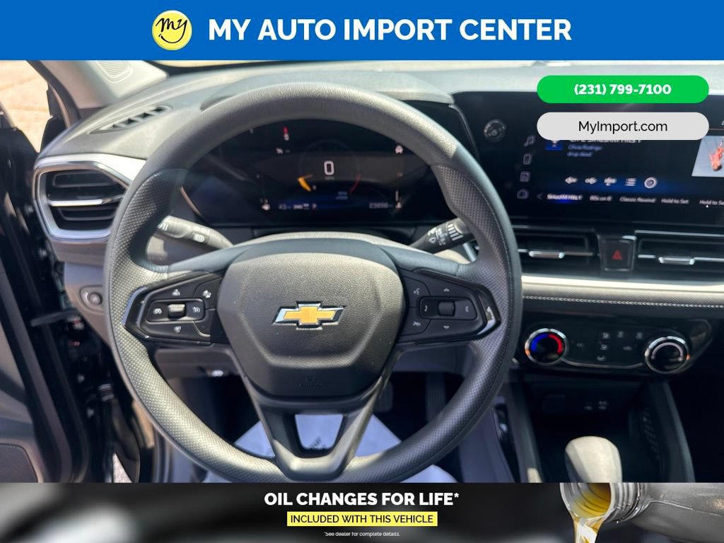 Used 2025 Chevrolet TrailBlazer LT AWD/4WD image 15