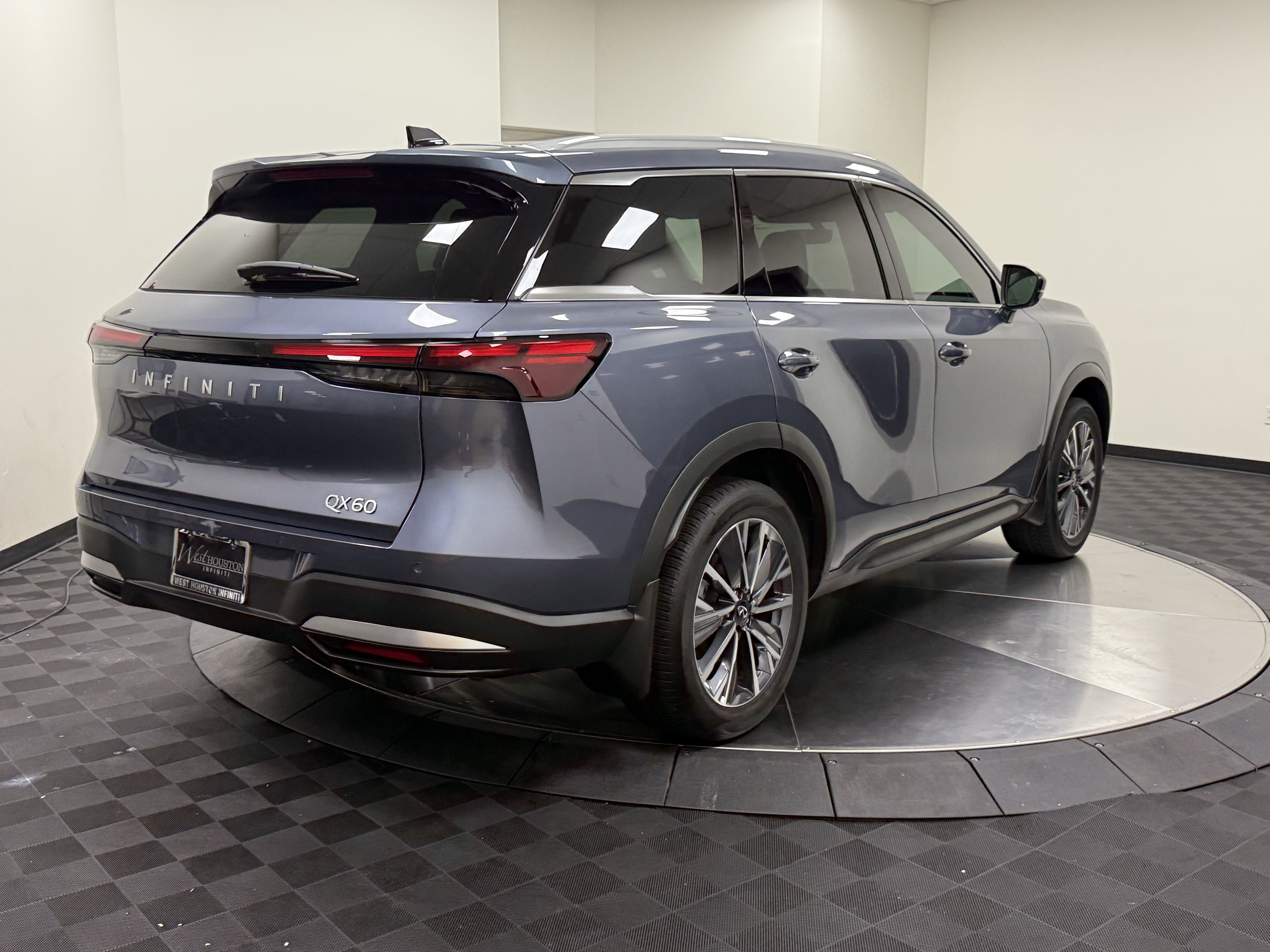 Certified 2027 INFINITI QX60 Luxe w/ Cargo Package FWD image 7
