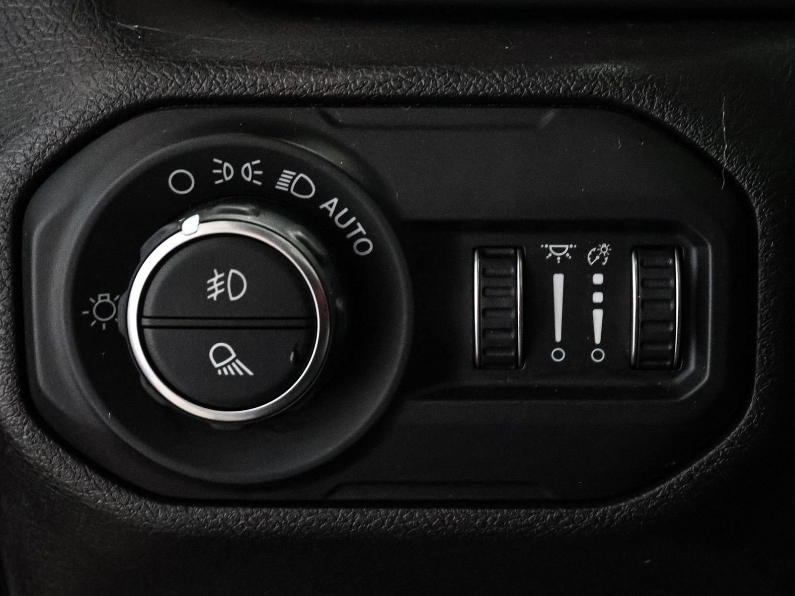 Used 2020 Jeep Gladiator Sport w/ Quick Order Package 24S image 27