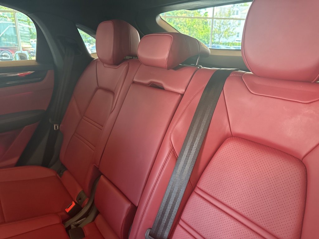 Used 2022 Porsche Cayenne Coupe image 13