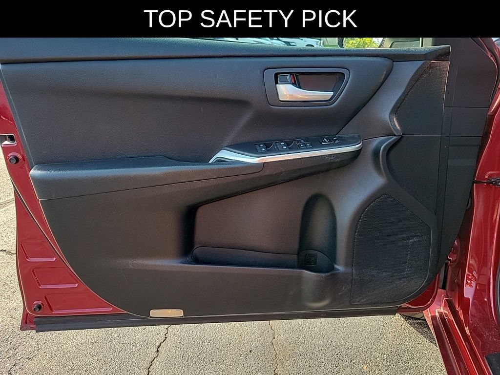 Used 2015 Toyota Camry SE w/ Moonroof Package FWD image 17