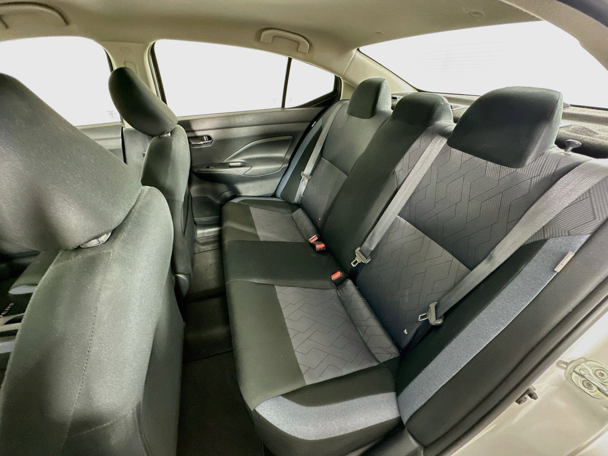 Used 2025 Nissan Versa SV FWD image 26
