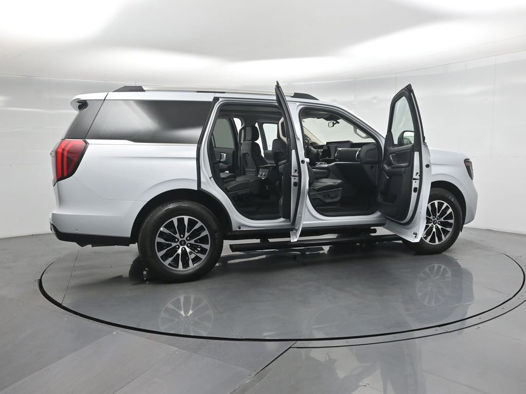 Certified 2025 Ford Expedition Platinum AWD/4WD image 3
