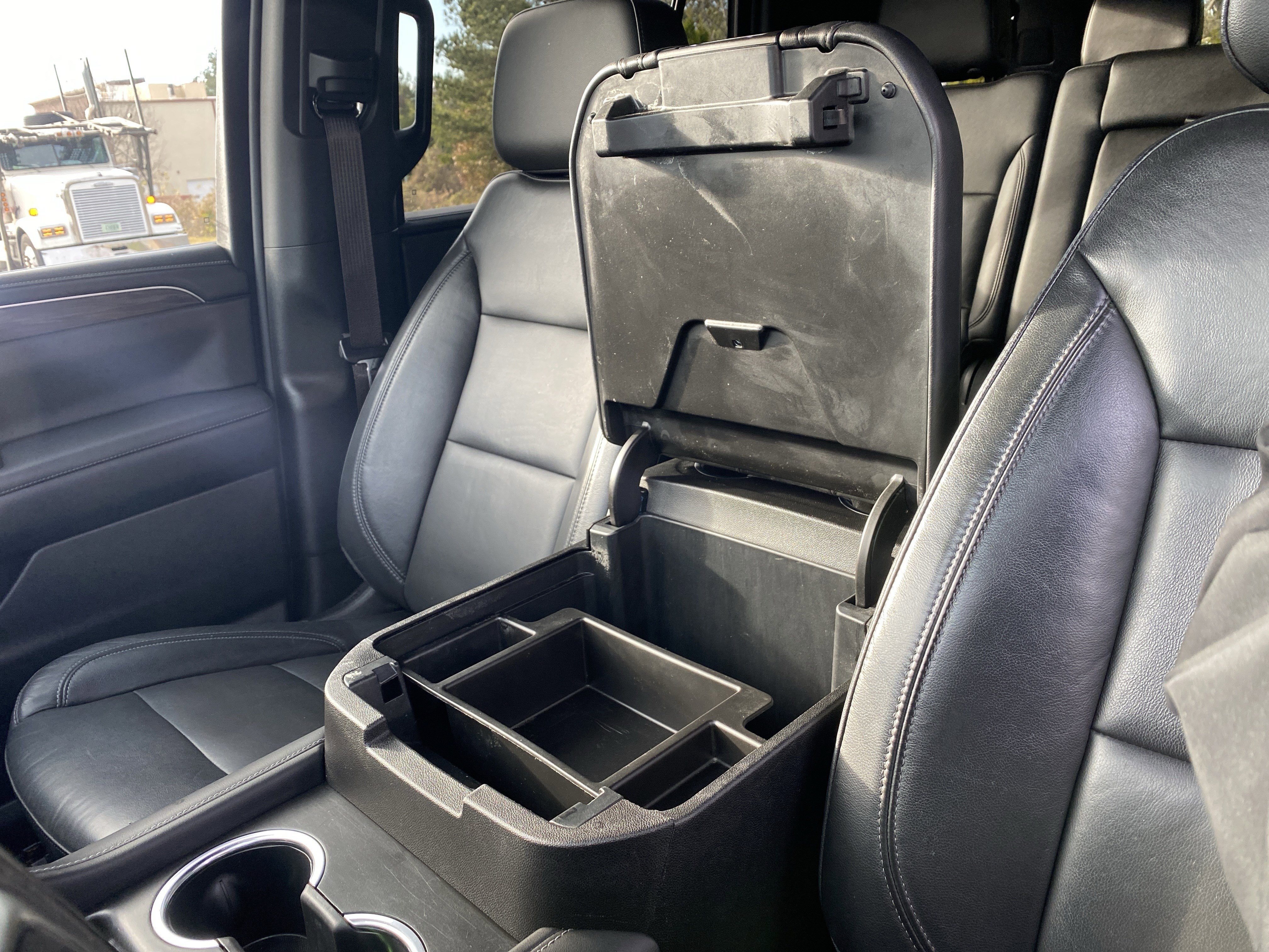 Used 2021 Chevrolet Tahoe Z71 w/ Z71 Signature Package image 33