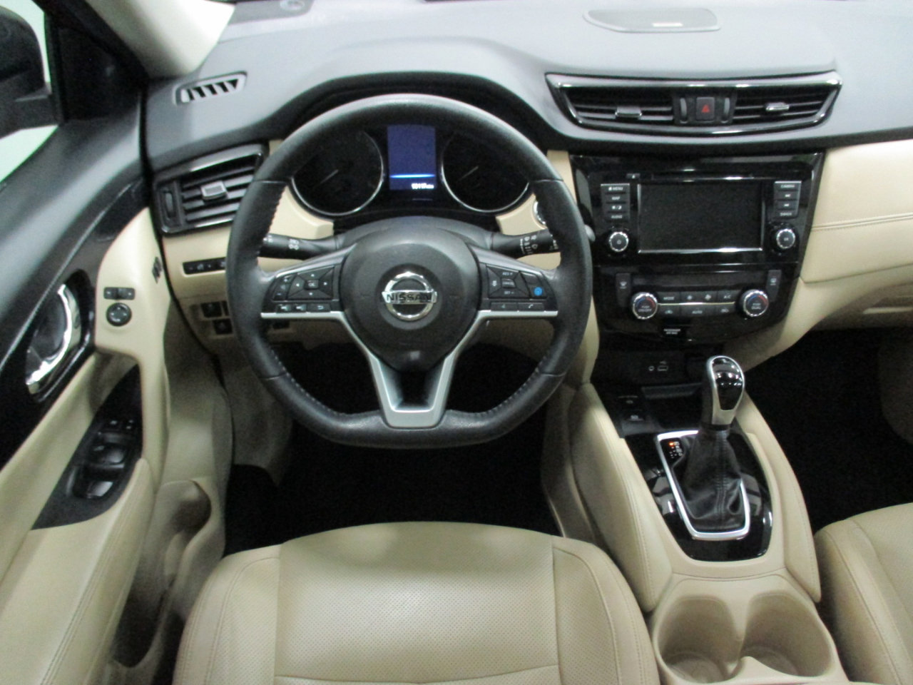 Used 2020 Nissan Rogue SL w/ Premium Package image 18