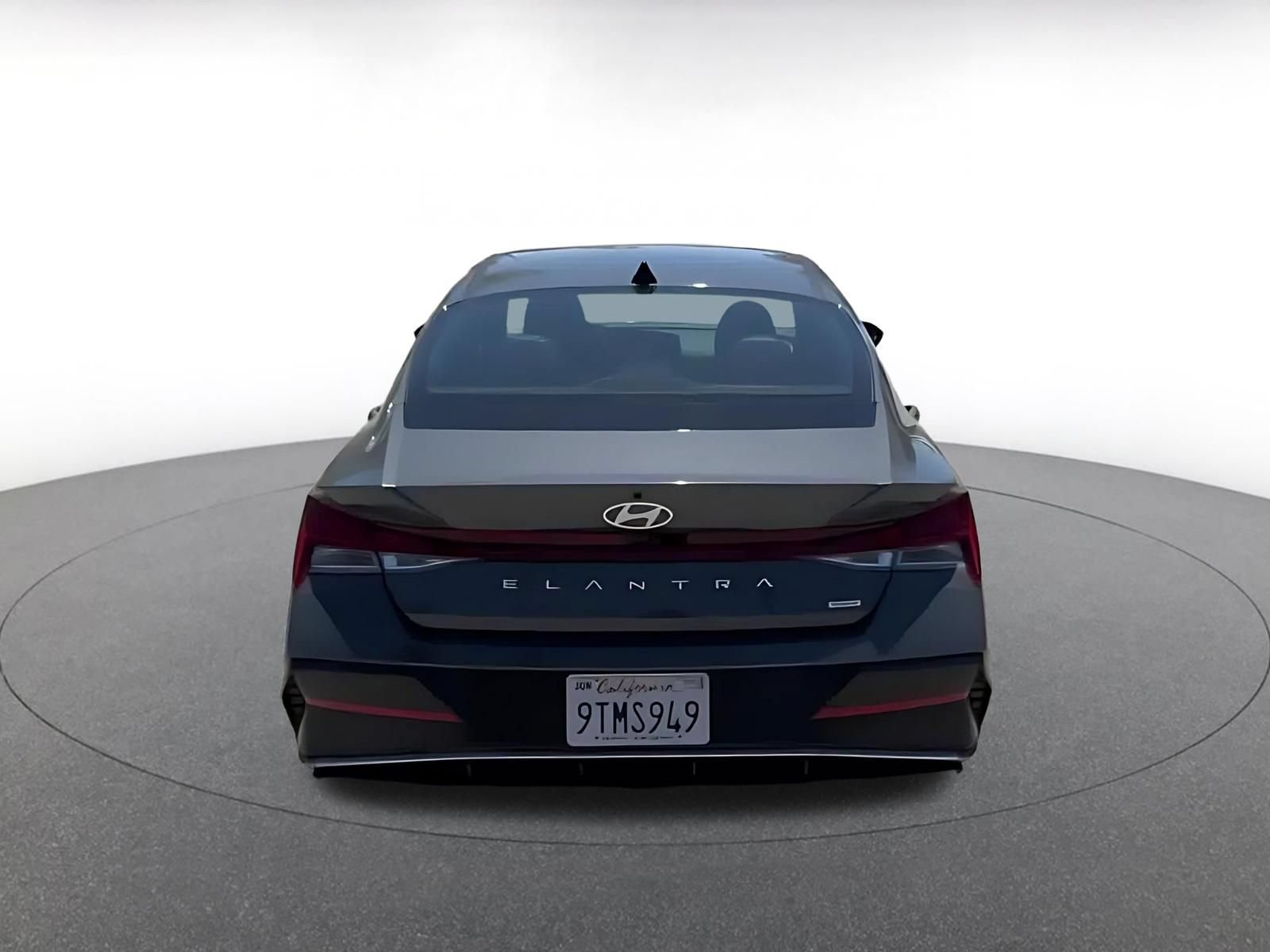 Used 2025 Hyundai Elantra Limited FWD image 12