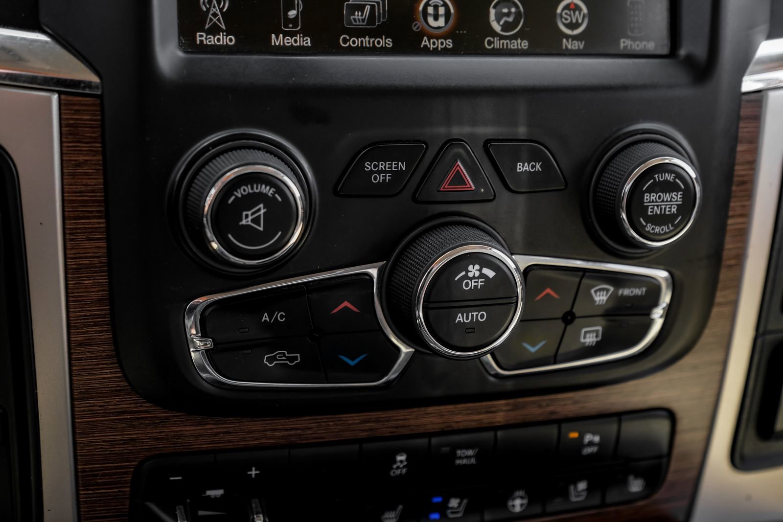 Used 2014 RAM 3500 Laramie image 33