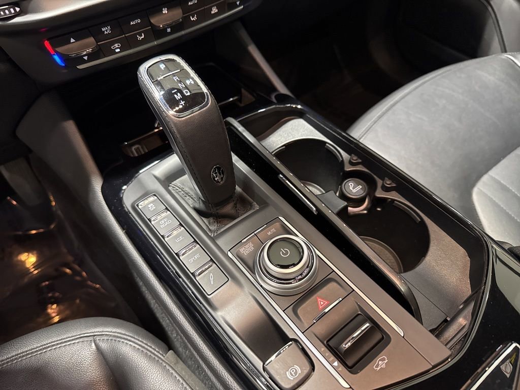 Used 2021 Maserati Levante image 19