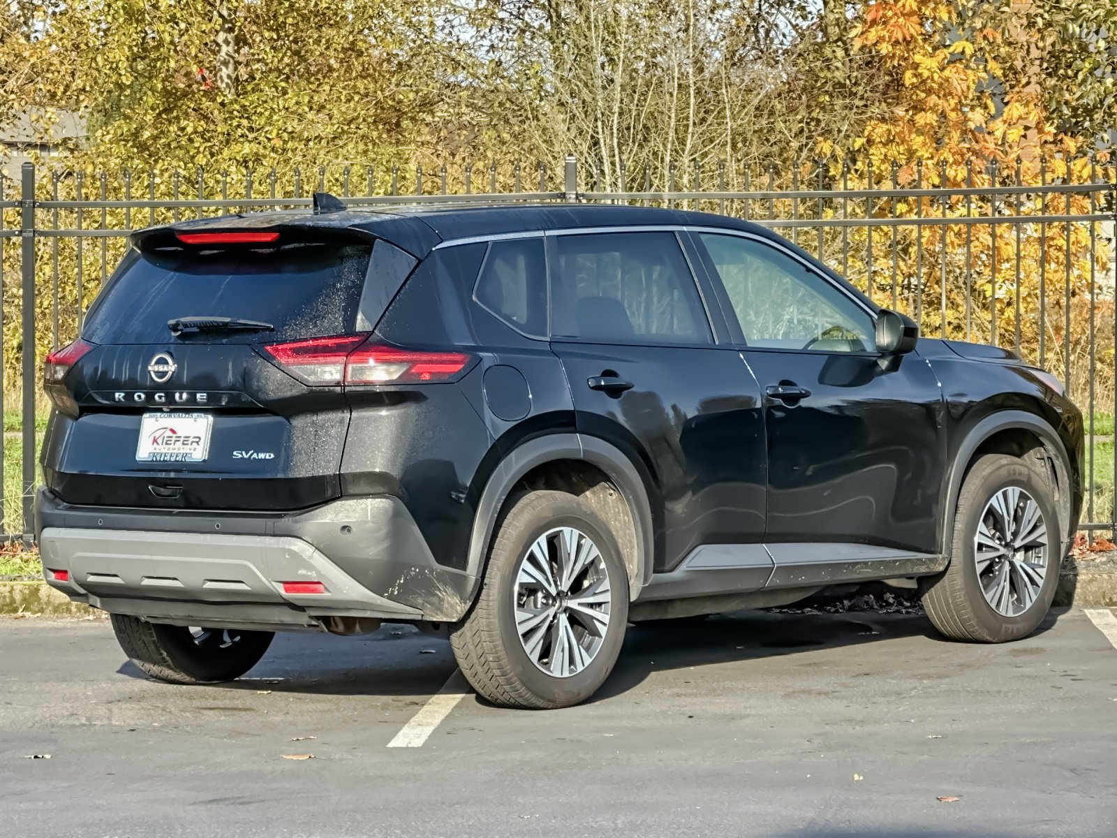 Used 2023 Nissan Rogue SV image 4