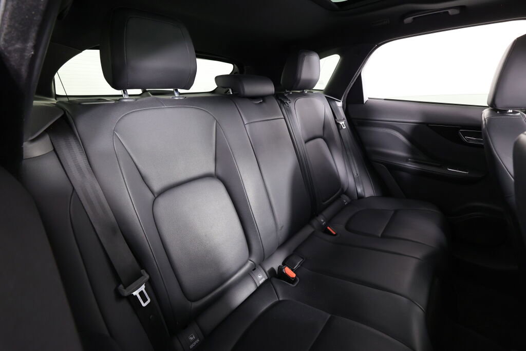 Used 2017 Jaguar F-PACE Premium image 22