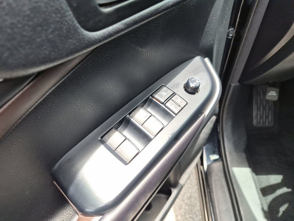 Used 2017 Toyota Highlander XLE FWD image 17