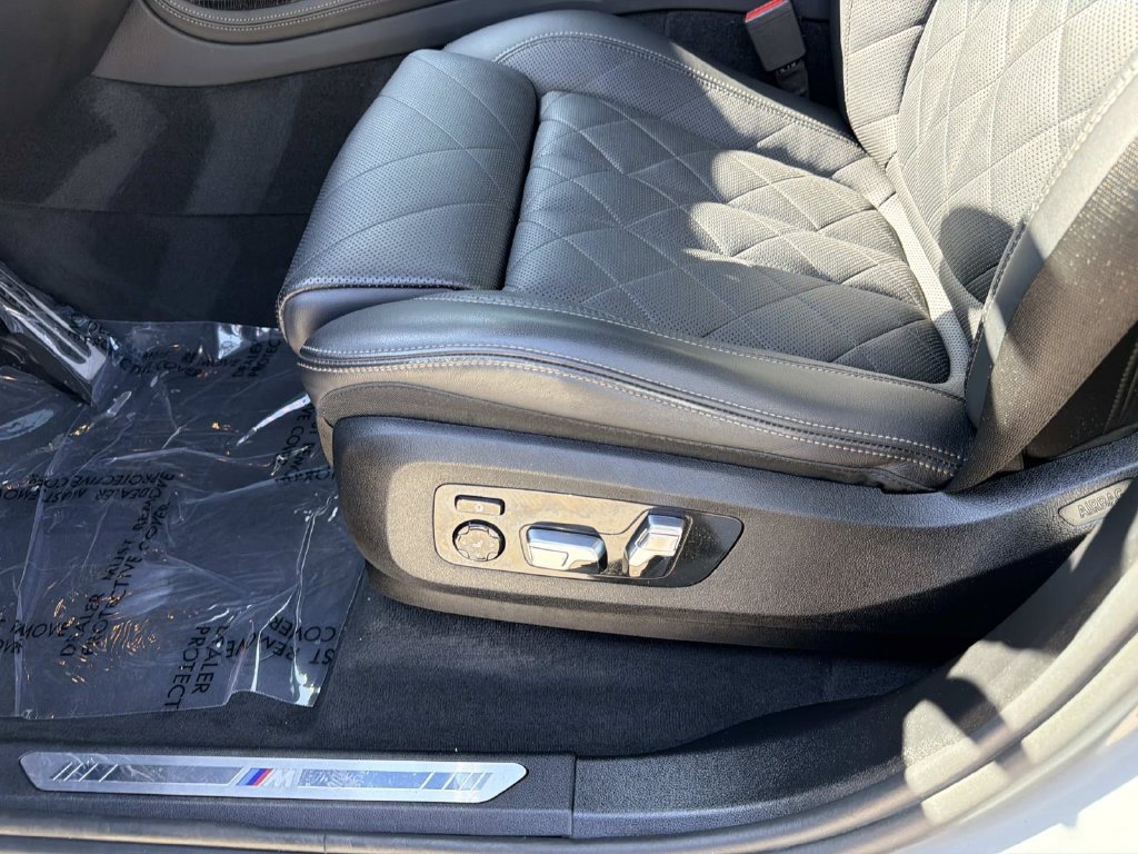 Used 2024 BMW X7 xDrive40i w/ M Sport Package AWD/4WD image 20