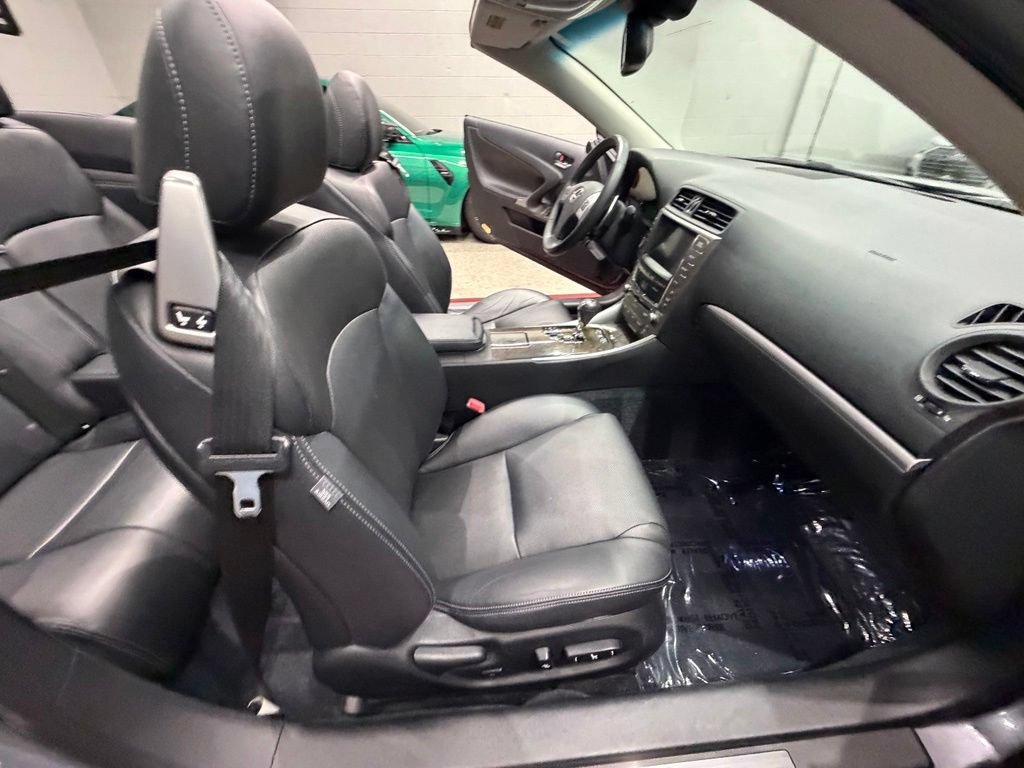 Used 2012 Lexus IS 350C w/ Luxury Pkg RWD image 34