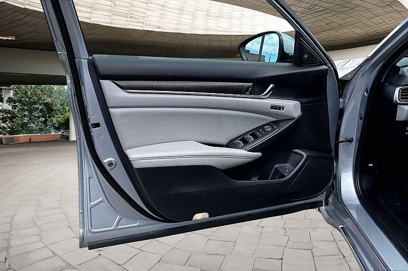 Used 2019 Honda Accord Touring image 14