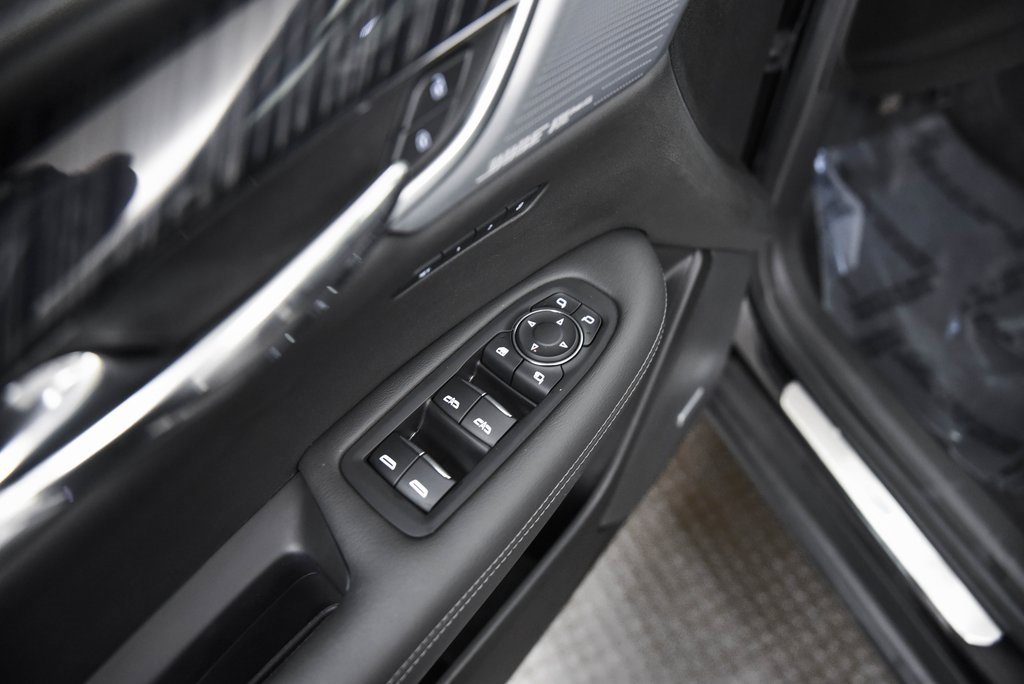 Used 2024 Cadillac XT6 Premium Luxury w/ Technology Package image 10