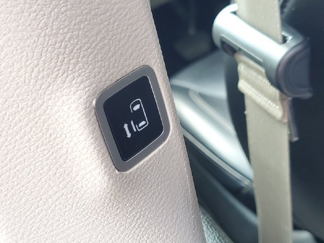 Used 2024 Chrysler Pacifica Limited FWD image 36