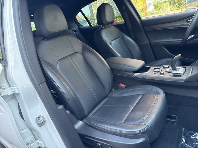 Used 2023 Alfa Romeo Stelvio Ti AWD/4WD image 19
