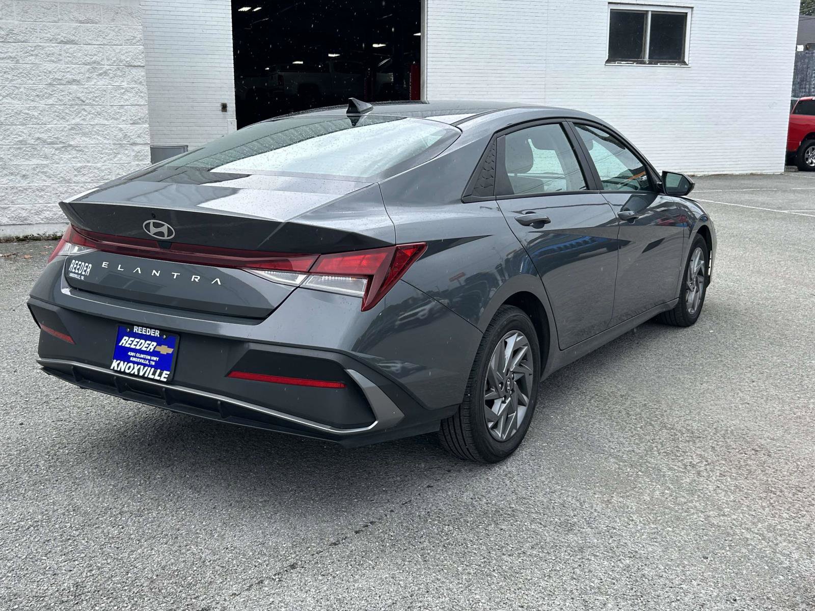 Used 2024 Hyundai Elantra SEL FWD image 3