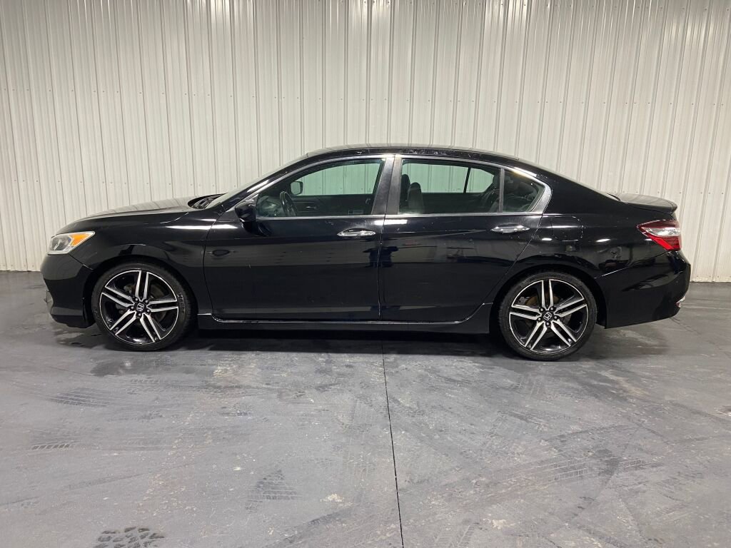 Used 2017 Honda Accord Sport image 4