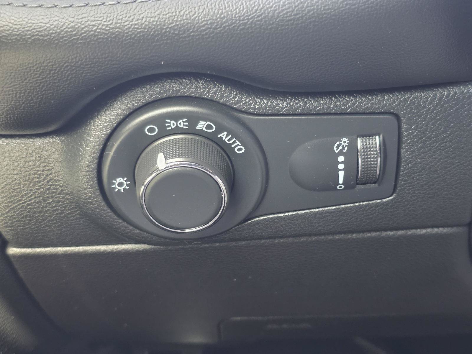Used 2023 Dodge Durango SXT RWD image 11