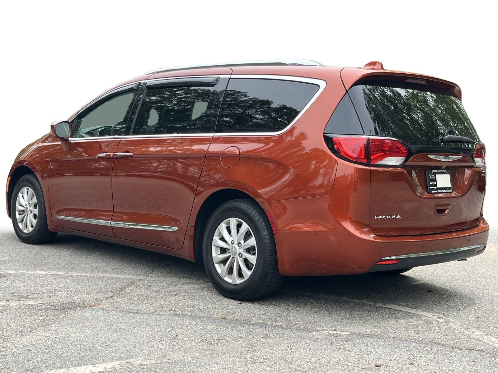 Used 2018 Chrysler Pacifica Touring-L w/ Advanced Safetytec Group image 23