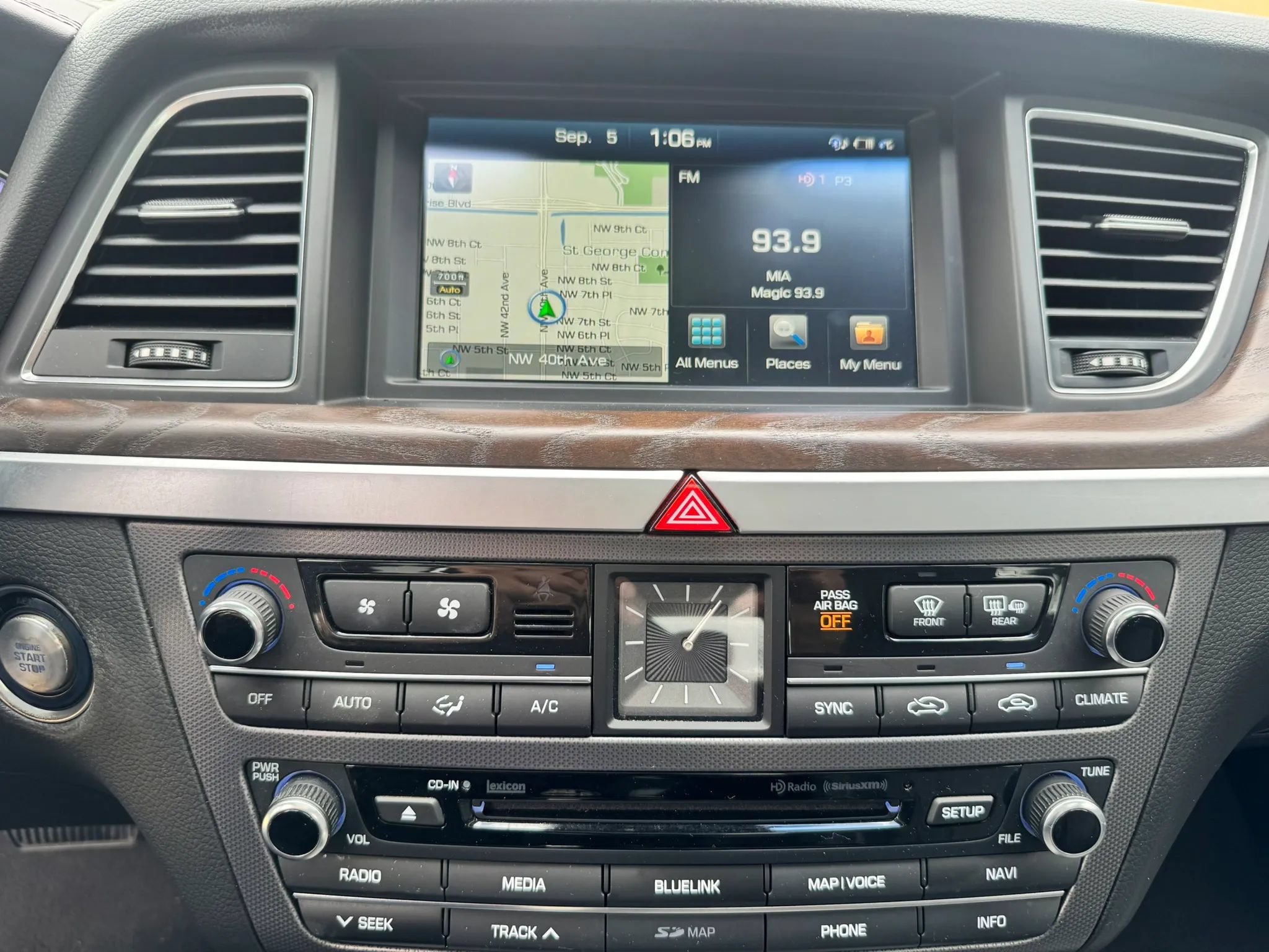 Used 2015 Hyundai Genesis 5.0 RWD image 32