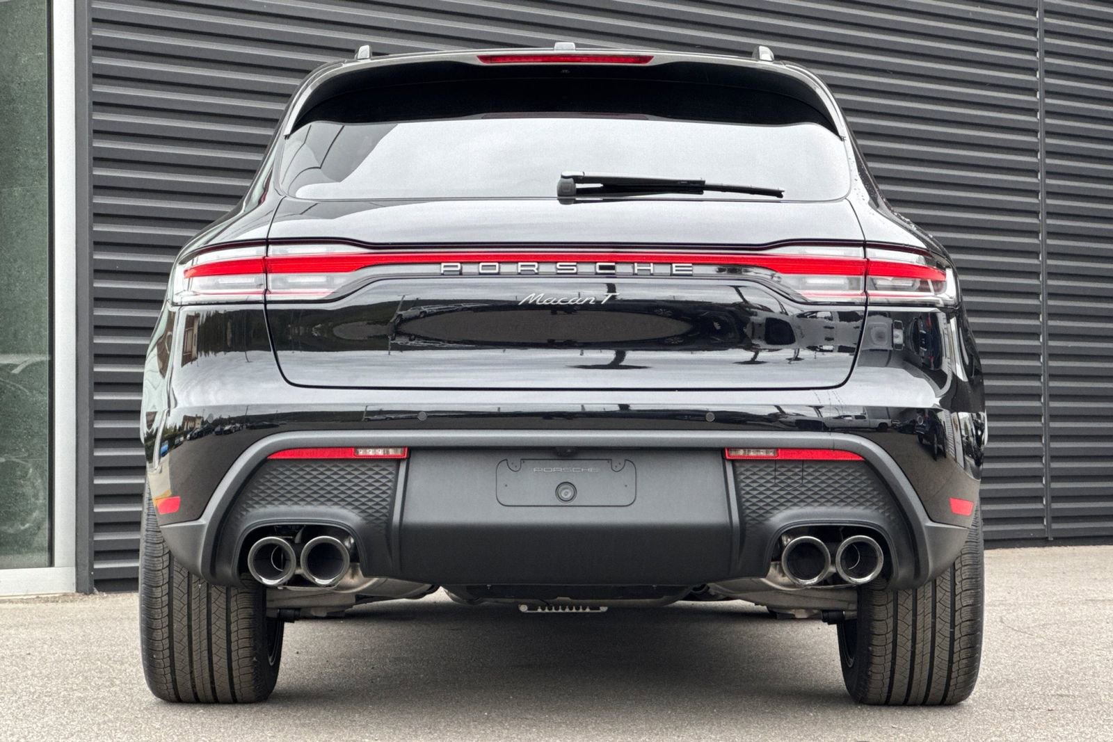 New 2025 Porsche Macan Turbo image 7